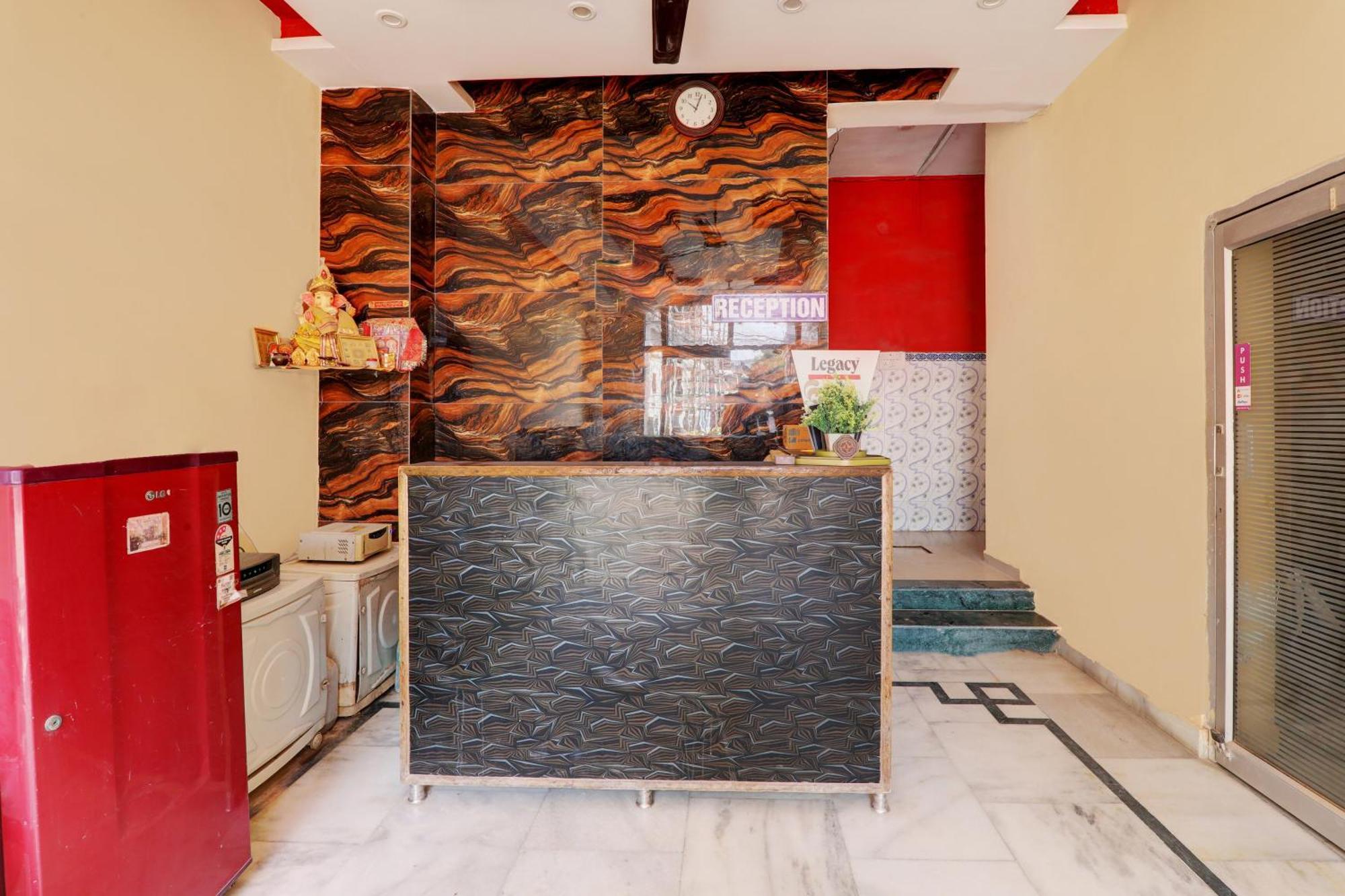 Oyo Suman Niwas Hotel Lucknow